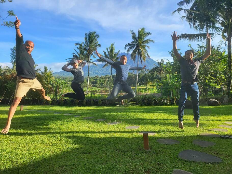 Villa & Farm For 5, Near Sidemen W/ Mt. Agung View Selat